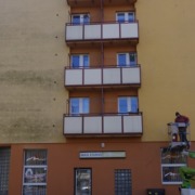 Elewacja budynku przed malowaniem
